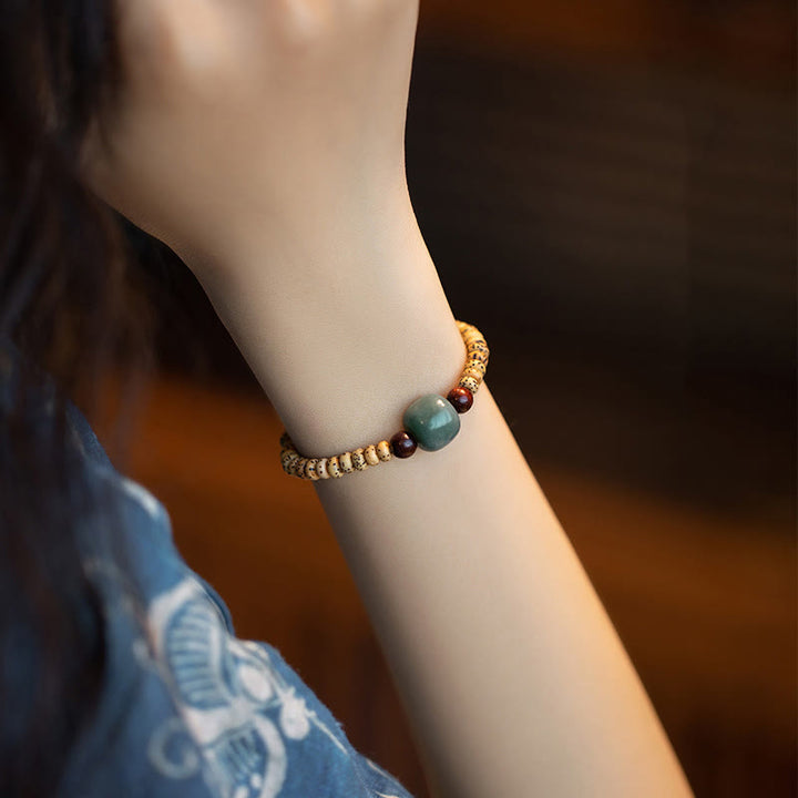 Braccialetto della saggezza Buddha Stones Bodhi Seed con piccola foglia di sandalo rosso