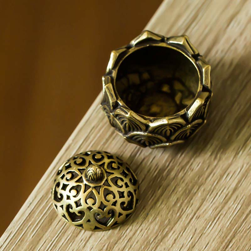 Bruciatore di incenso in rame per meditazione con motivo a loto tibetano in miniatura