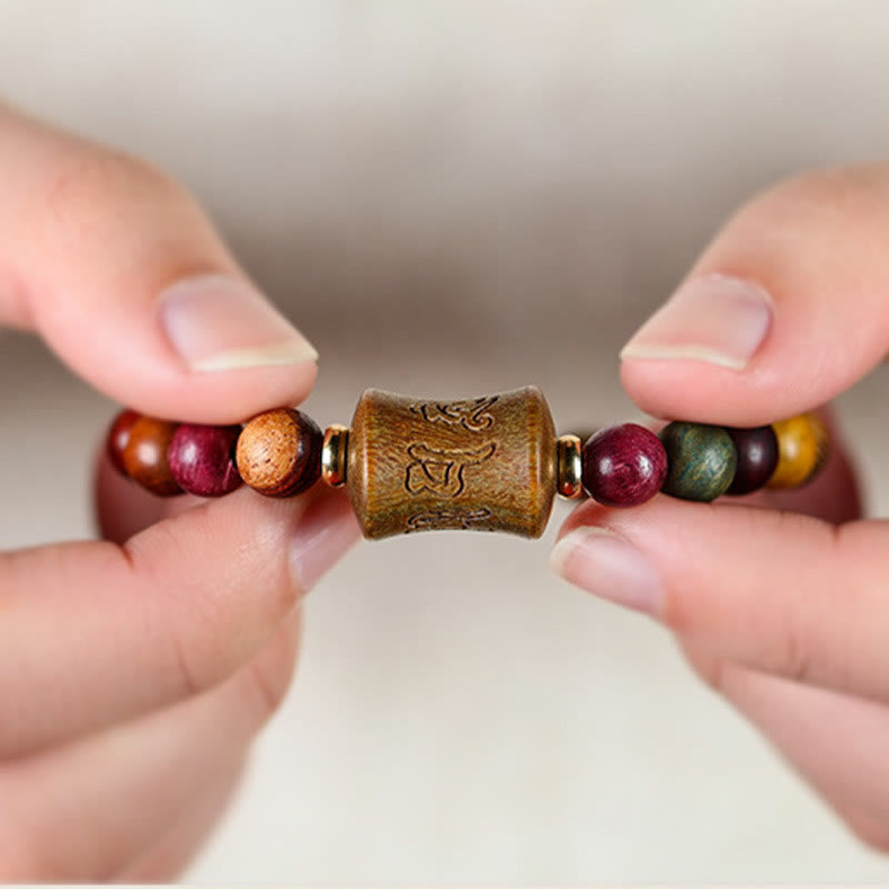 Braccialetto di protezione multicolore in legno di sandalo tibetano Om Mani Padme Hum