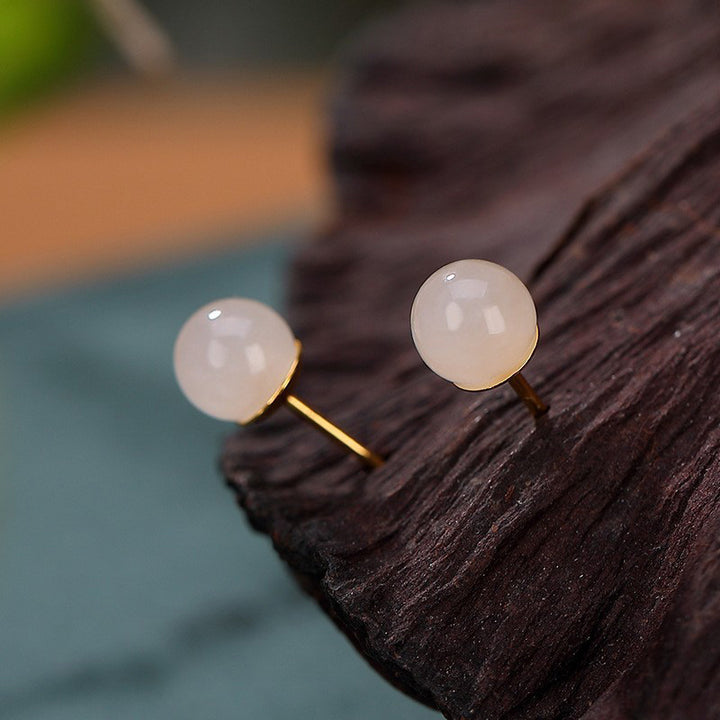 Orecchini a bottone rotondi in giada bianca con Buddha Stones in argento sterling 925