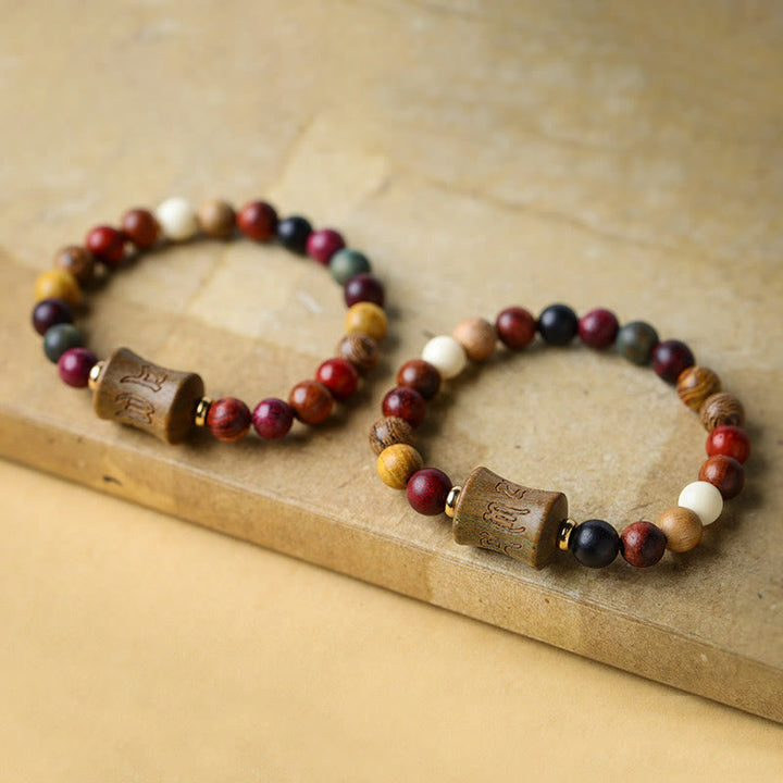 Braccialetto di protezione multicolore in legno di sandalo tibetano Om Mani Padme Hum