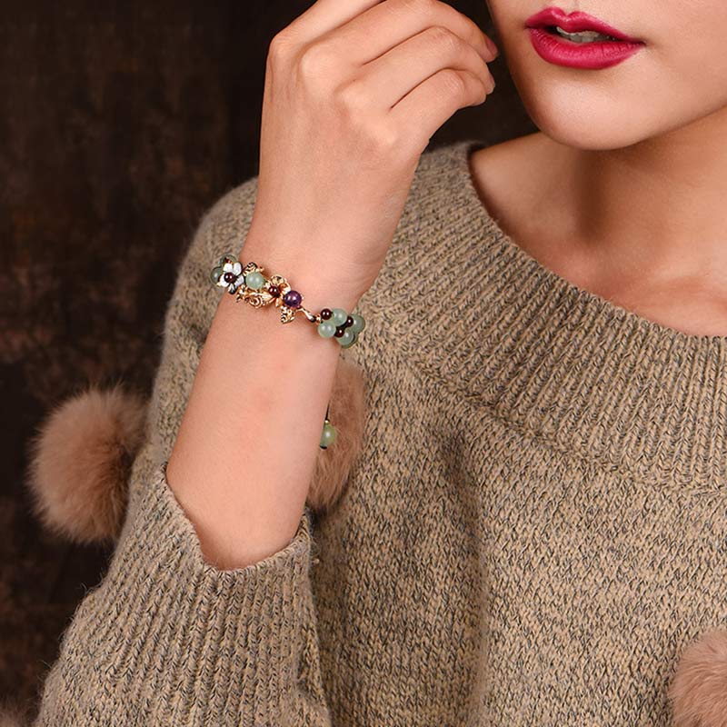 Braccialetto della fortuna con perline di fiore, petalo, avventurina verde e granato Buddha Stones