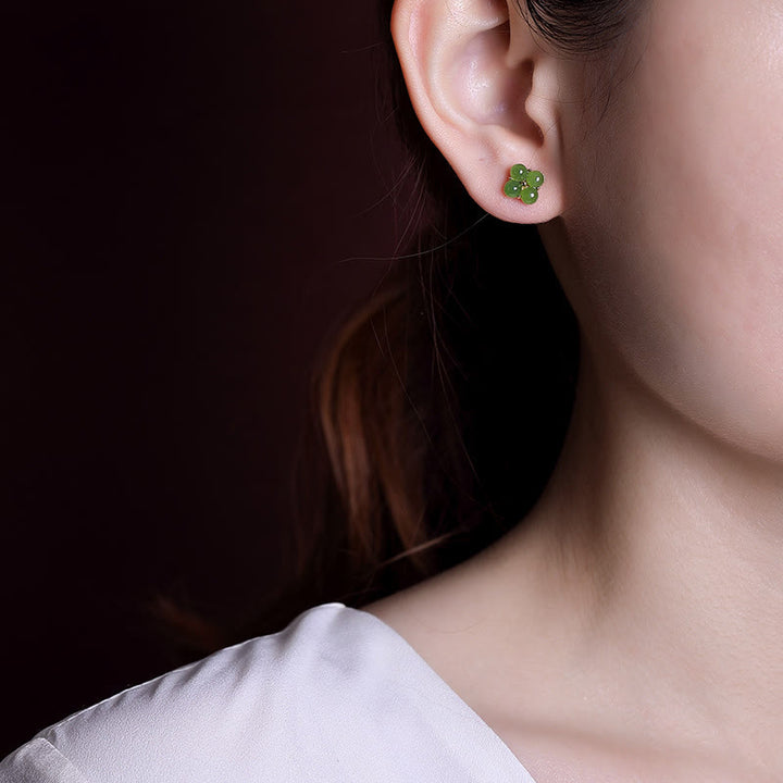 Orecchini a bottone con quadrifoglio e portafortuna in giada ciano naturale placcato oro e argento sterling 925 Buddha Stones