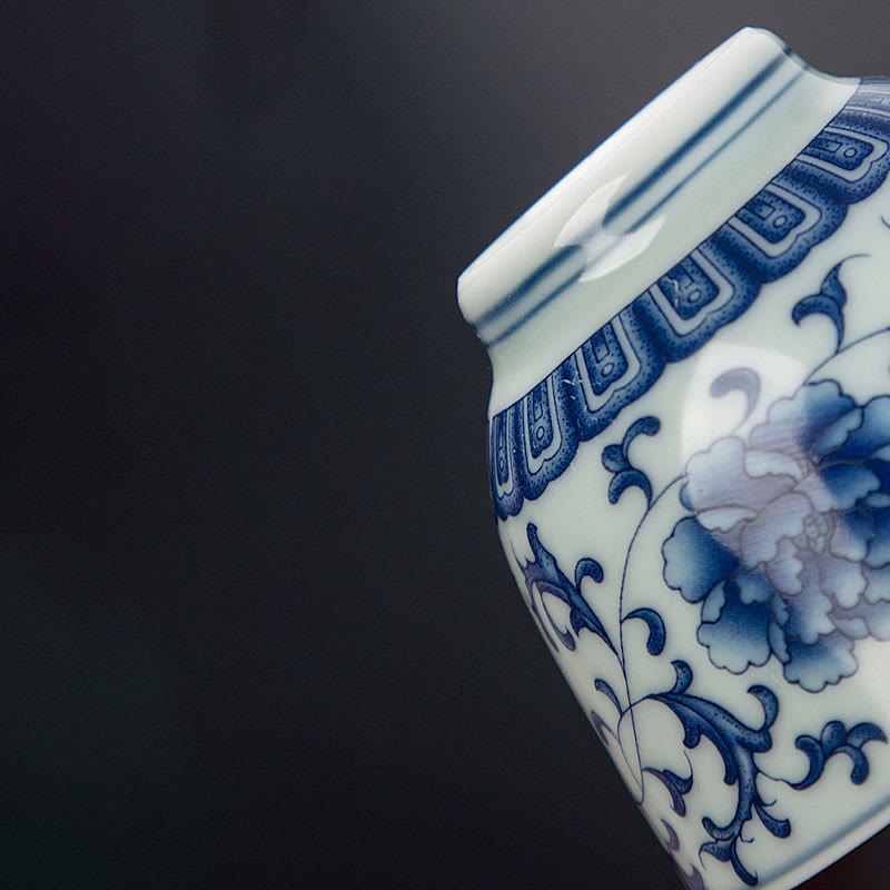 Buddha Stones Paesaggio blu Montagne Loto Gatto carino Padiglioni Magnolia Canna Aironi Tazza da tè in ceramica Piccola tazza da tè Kung Fu