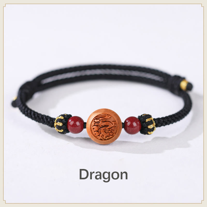 Braccialetto della ricchezza in cinabro intagliato con carattere dello zodiaco cinese Fu in legno di pesca naturale Buddha Stones