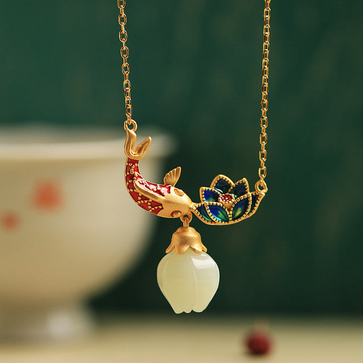 Collana con ciondolo di protezione in argento sterling 925 con pesce koi in giada bianca e Buddha Stones - Giada bianca (Protezione ♥ Felicità) - image 1