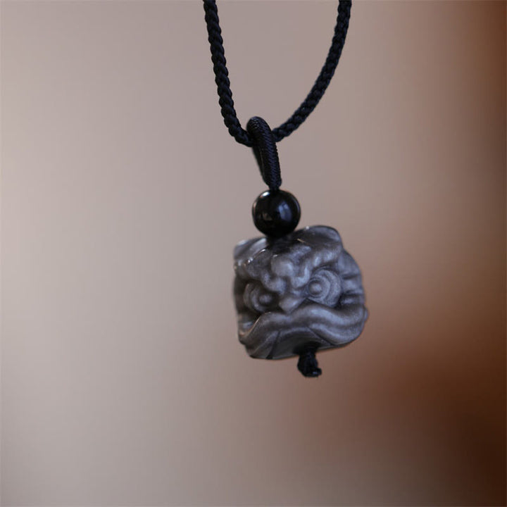 Collana con ciondolo di protezione del leone danzante in ossidiana lucida d'argento naturale Buddha Stones