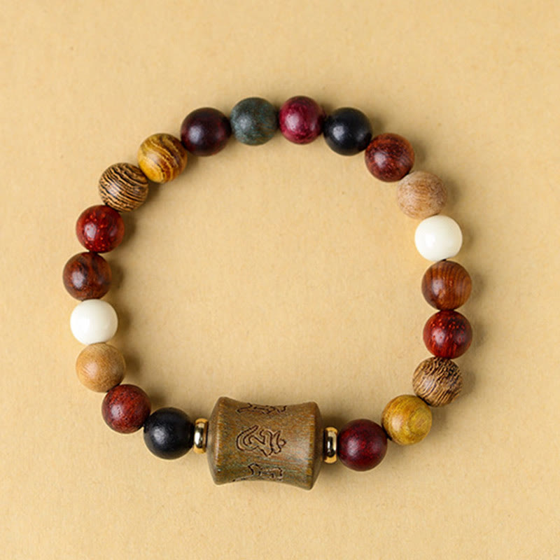 Braccialetto di protezione multicolore in legno di sandalo tibetano Om Mani Padme Hum
