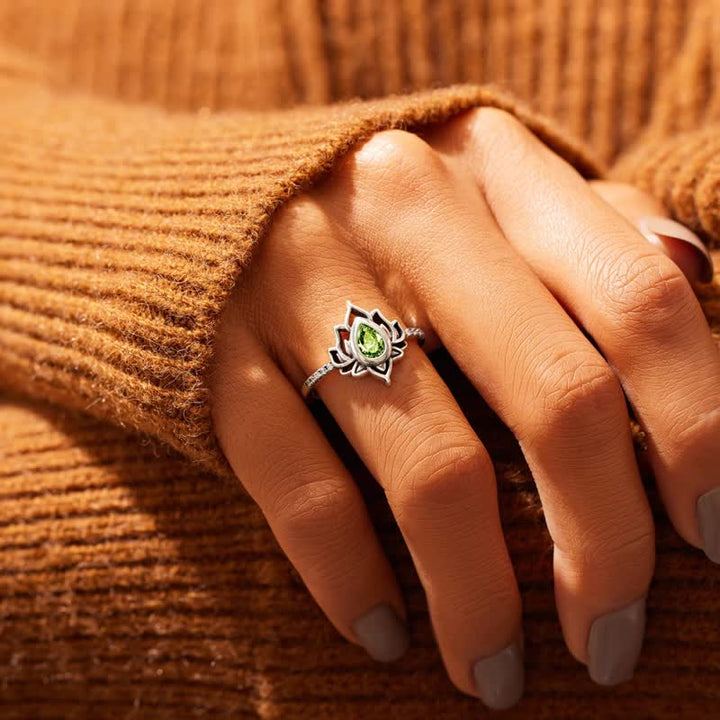 Anello di protezione con benedizione in zircone e loto in argento sterling Buddha Stones