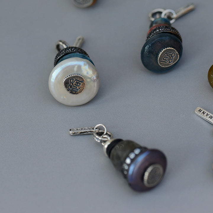 Collana con ciondolo calmante in labradorite con vari cristalli e Buddha Stones Zen Cairn - image 7