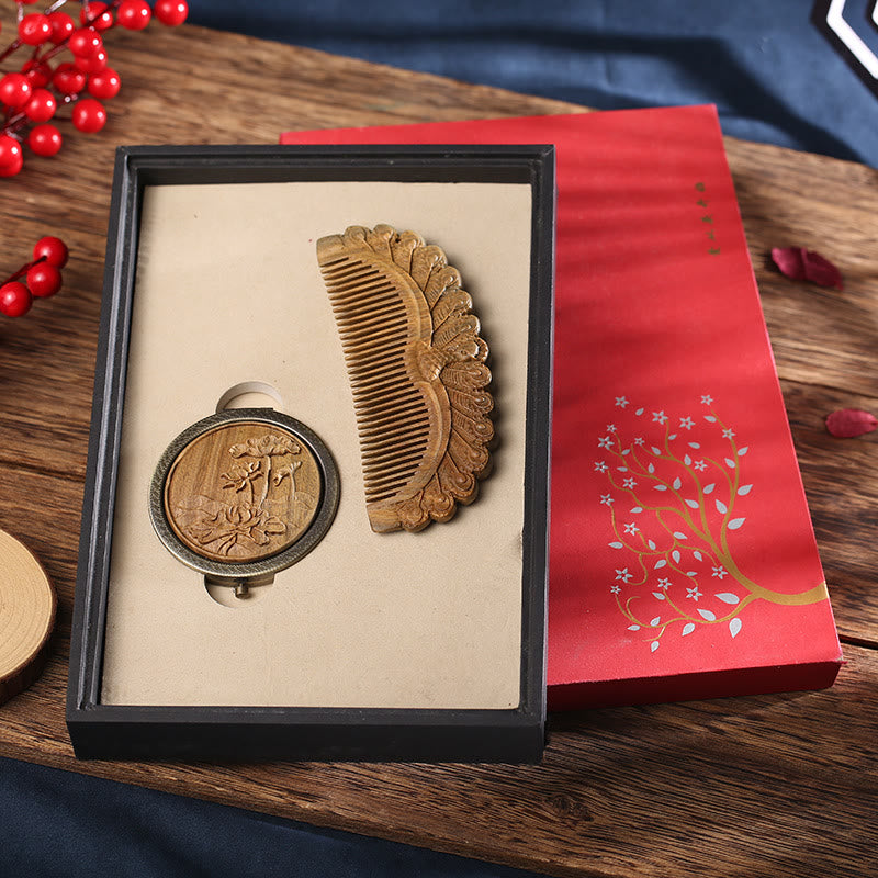 Pettine lenitivo inciso con fiore di loto, farfalla di pavone, legno di sandalo verde naturale