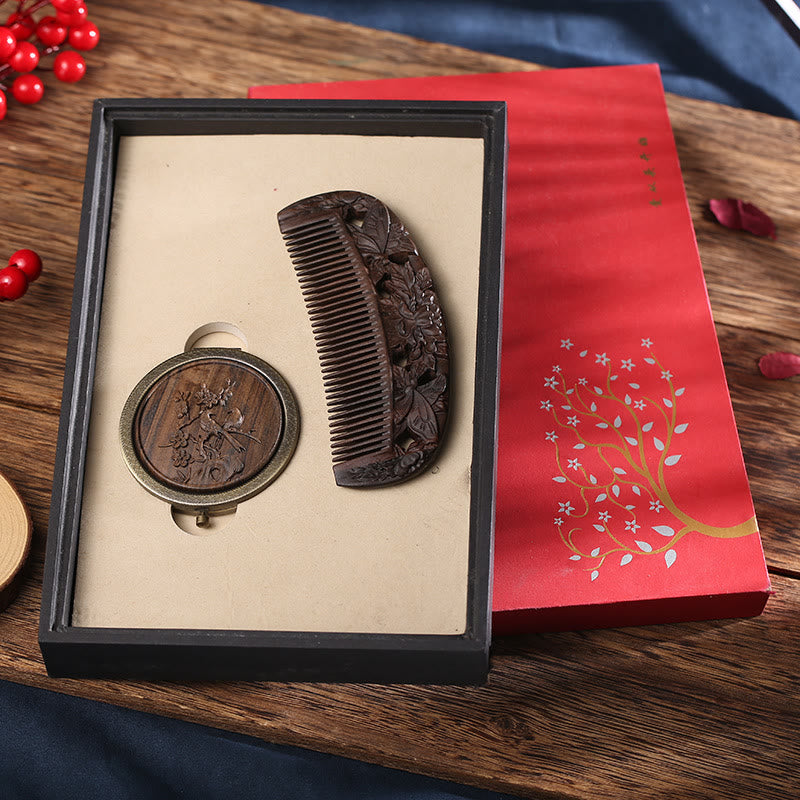 Pettine lenitivo inciso con fiore di loto, farfalla di pavone, legno di sandalo verde naturale