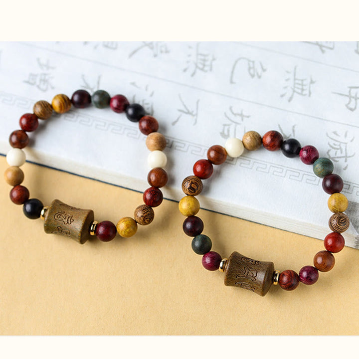 Braccialetto di protezione multicolore in legno di sandalo tibetano Om Mani Padme Hum