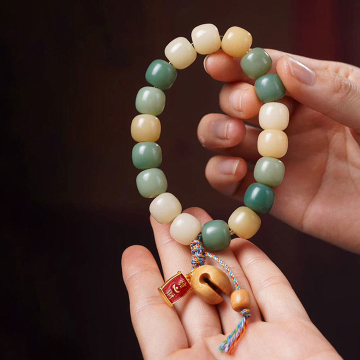 Braccialetto con ciondolo a tamburo di pesce in legno con semi di Bodhi e Buddha Stones, sfumatura naturale
