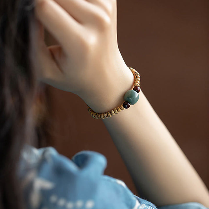 Braccialetto della saggezza Buddha Stones Bodhi Seed con piccola foglia di sandalo rosso