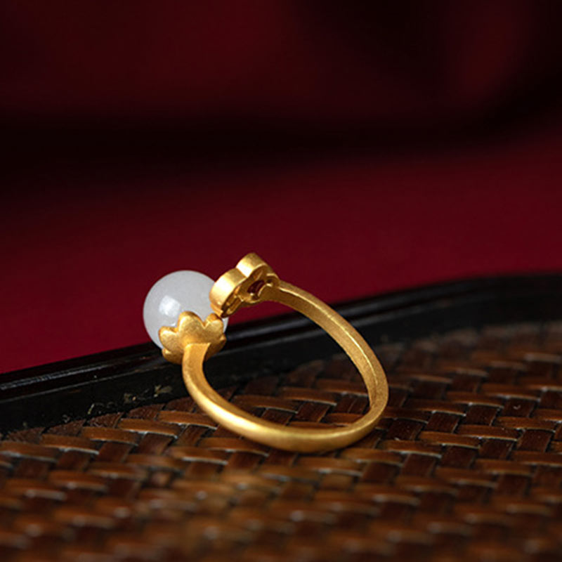 Anello di giada bianca con nuvola propizia e benedizione