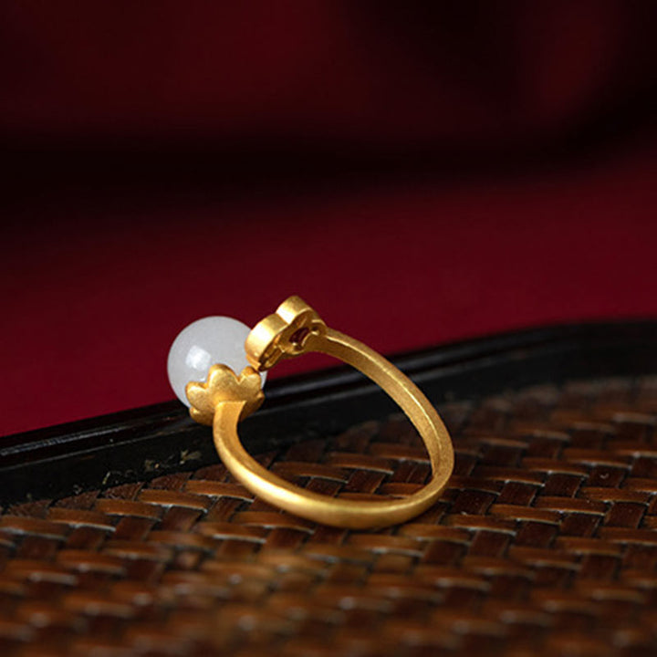 Anello di giada bianca con nuvola propizia e benedizione