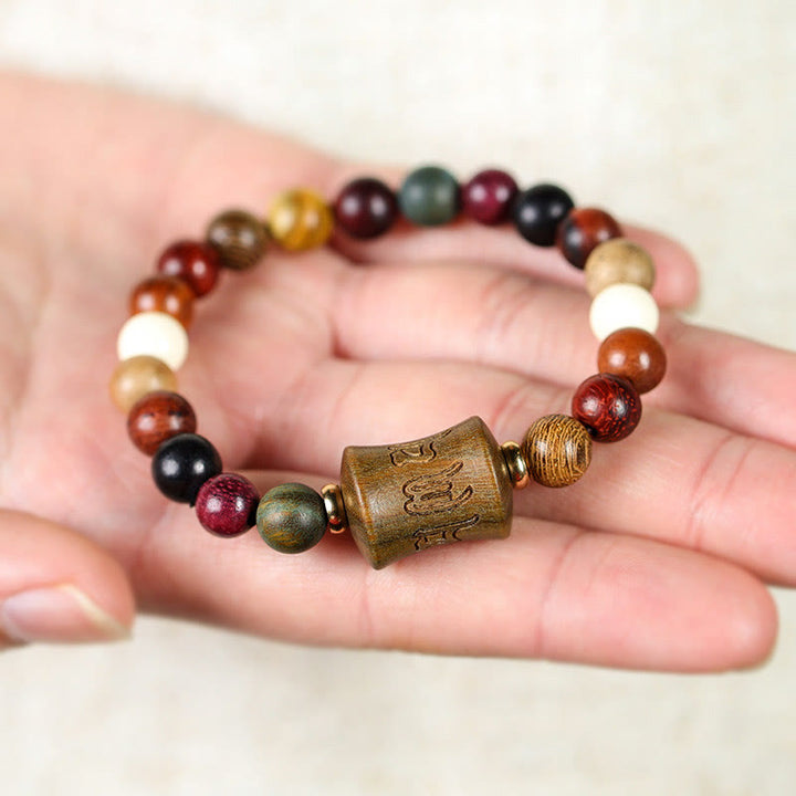 Braccialetto di protezione multicolore in legno di sandalo tibetano Om Mani Padme Hum