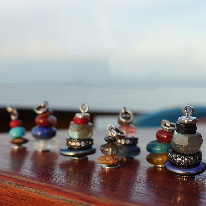 Collana con ciondolo calmante in labradorite con vari cristalli e Buddha Stones Zen Cairn - image 36