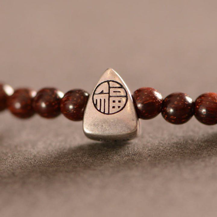 Braccialetto a triplo giro con protezione del carattere Fu, in argento Buddha Stones 925, con piccola foglia indiana in legno di sandalo rosso