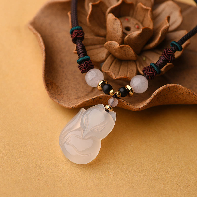 Collana con ciondolo in corda dell'armonia con perline di cristallo rosa di volpe e calcedonio Buddha Stones