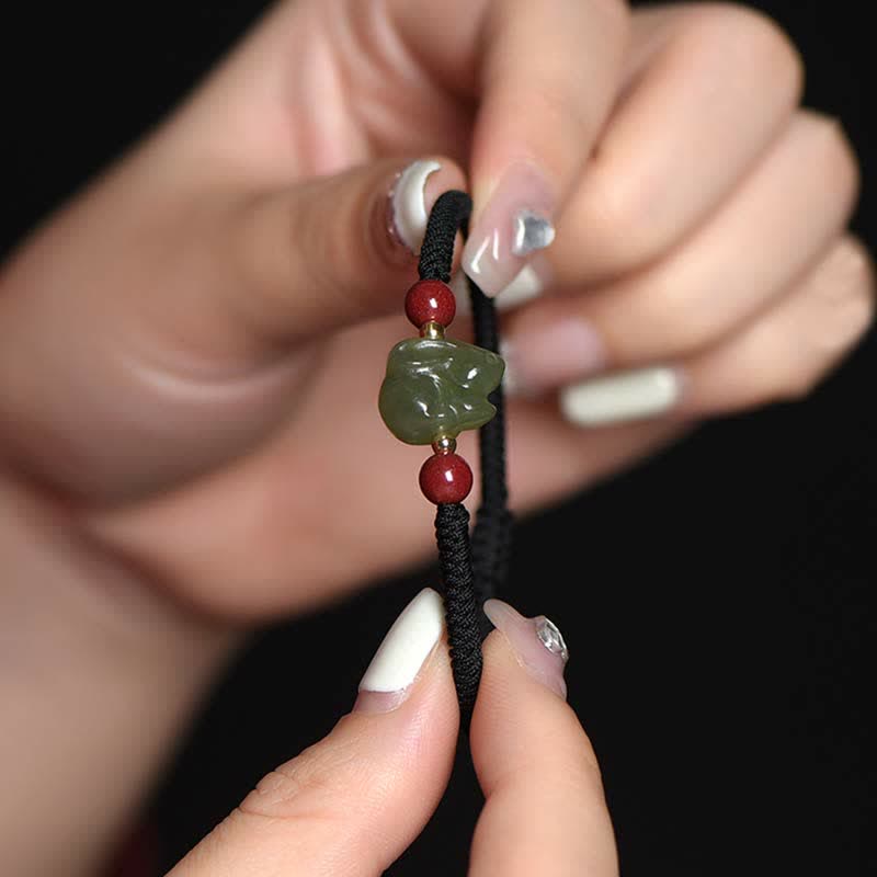 Braccialetto di corda dell'abbondanza di perline di cinabro con coniglietto di giada di Hetian dell'anno del coniglio