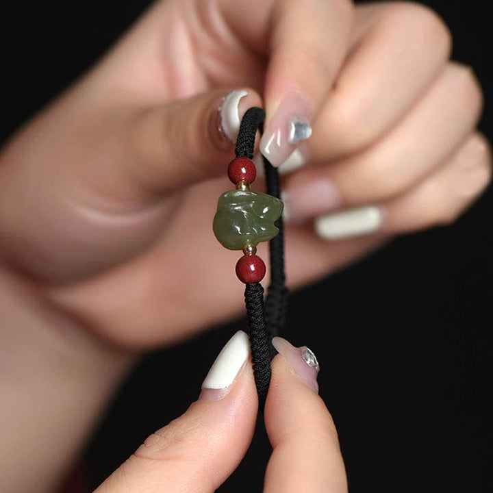 Braccialetto di corda dell'abbondanza di perline di cinabro con coniglietto di giada di Hetian dell'anno del coniglio