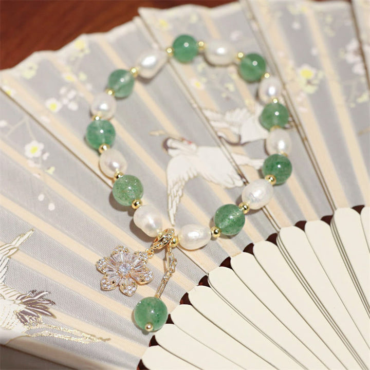Braccialetto con ciondolo a forma di fiore di perla di quarzo fragola verde naturale Buddha Stones