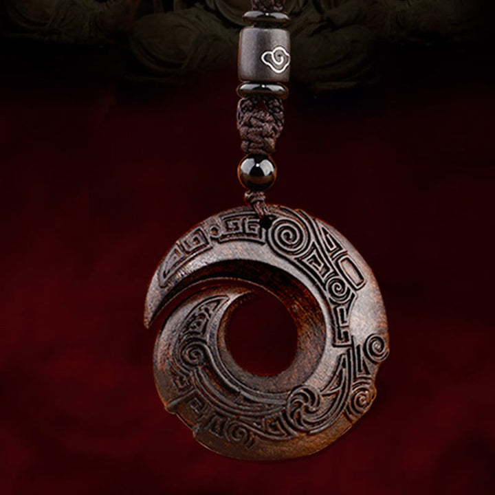 Buddha Stones Piccola foglia Sandalo rosso Legno di ebano La fortuna di una persona migliora Design Modello Protezione Collana Pendente