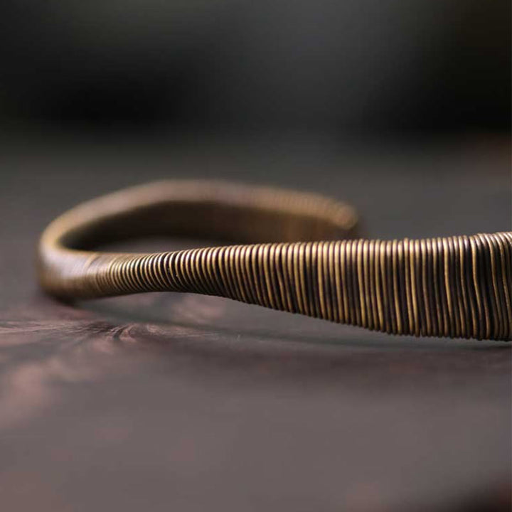 Bracciale regolabile con polsino in rame avvolto con Buddha Stones dal design semplice e fortuna e ricchezza