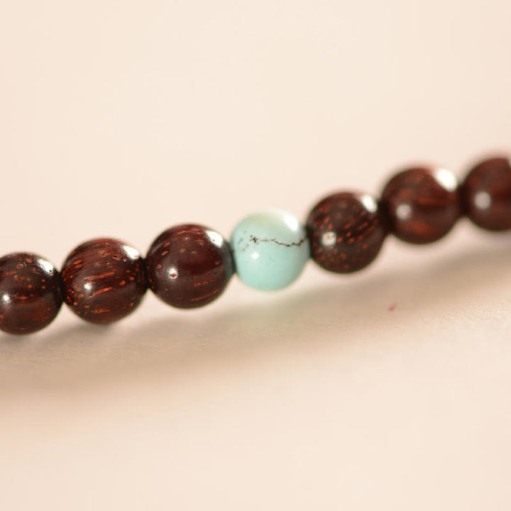 Braccialetto a triplo giro con protezione del carattere Fu, in argento Buddha Stones 925, con piccola foglia indiana in legno di sandalo rosso