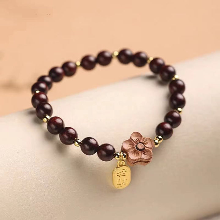 Braccialetto di protezione con ciondolo Ruyi in legno di sandalo rosso con piccole foglie di sandalo naturale in fiore di pesco Buddha Stones