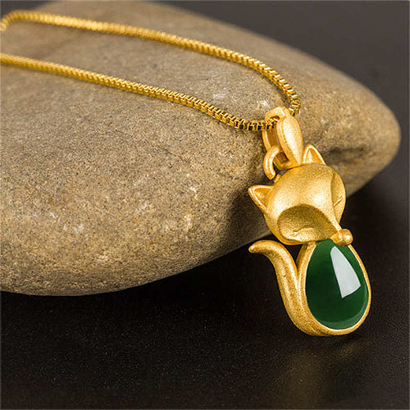Collana pendente con motivo a volpe in calcedonio verde Buddha Stones