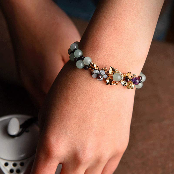 Braccialetto della fortuna con perline di fiore, petalo, avventurina verde e granato Buddha Stones