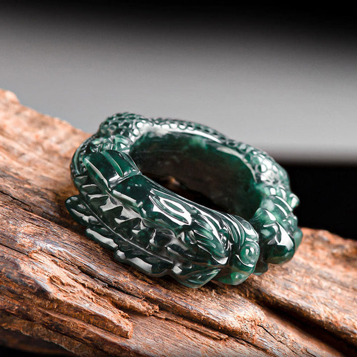 Anello di successo intagliato con drago di giada ciano naturale Buddha Stones