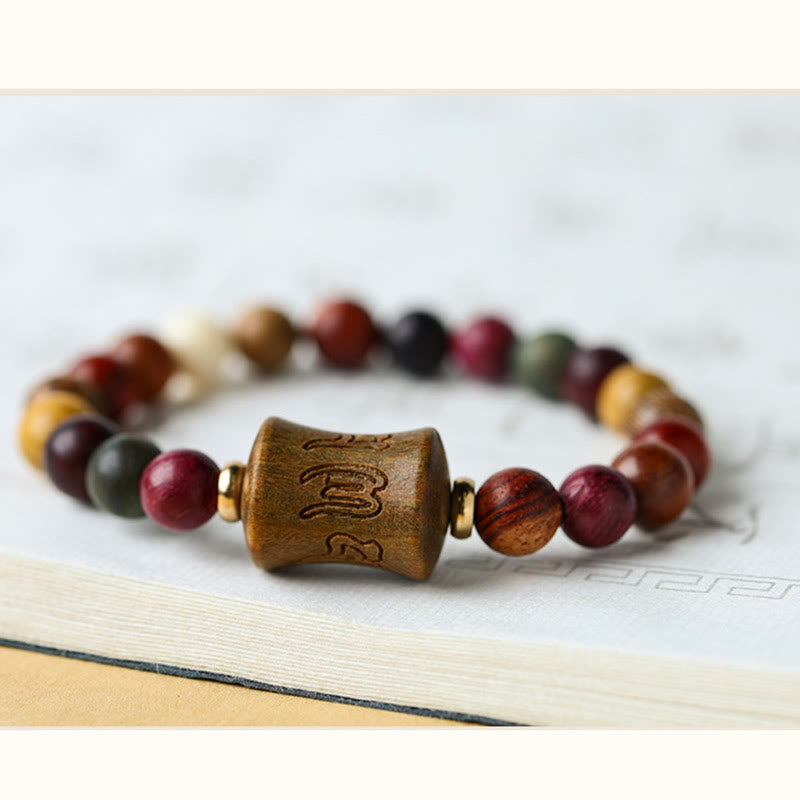 Braccialetto di protezione multicolore in legno di sandalo tibetano Om Mani Padme Hum