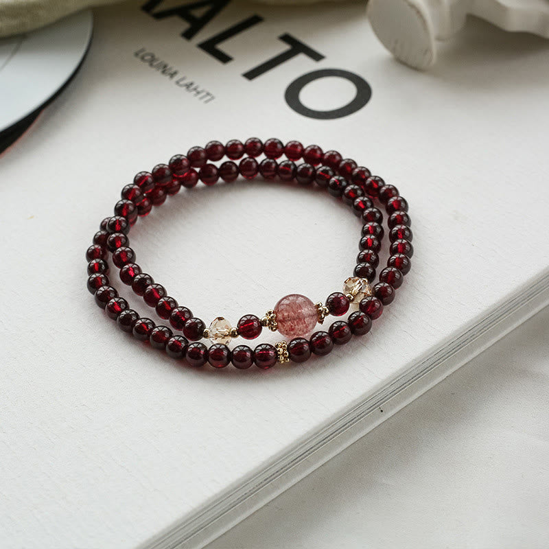 Bracciale Buddha Stones placcato oro 14K con quarzo fragola naturale e granato, stabilità a doppio giro
