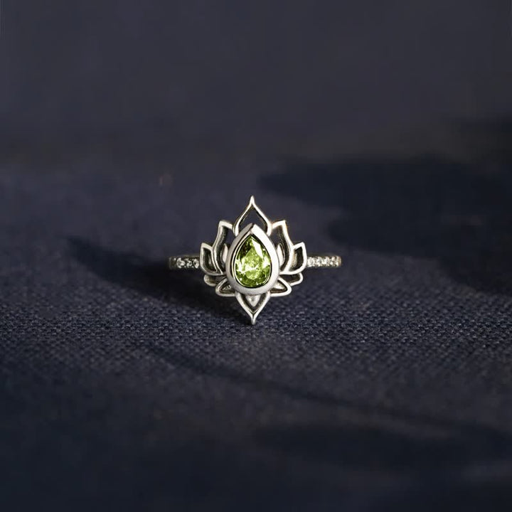 Anello di protezione con benedizione in zircone e loto in argento sterling Buddha Stones