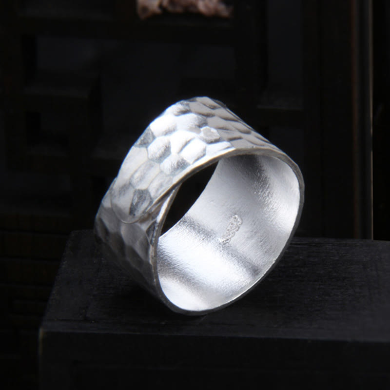 Anello con motivo martellato rustico fatto a mano in argento sterling 990 tibetano Buddha Stones
