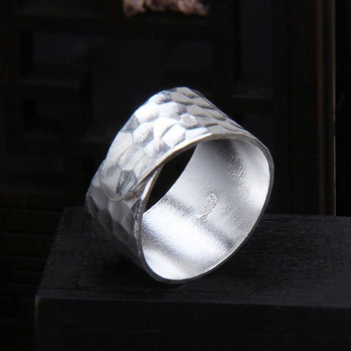 Anello con motivo martellato rustico fatto a mano in argento sterling 990 tibetano Buddha Stones
