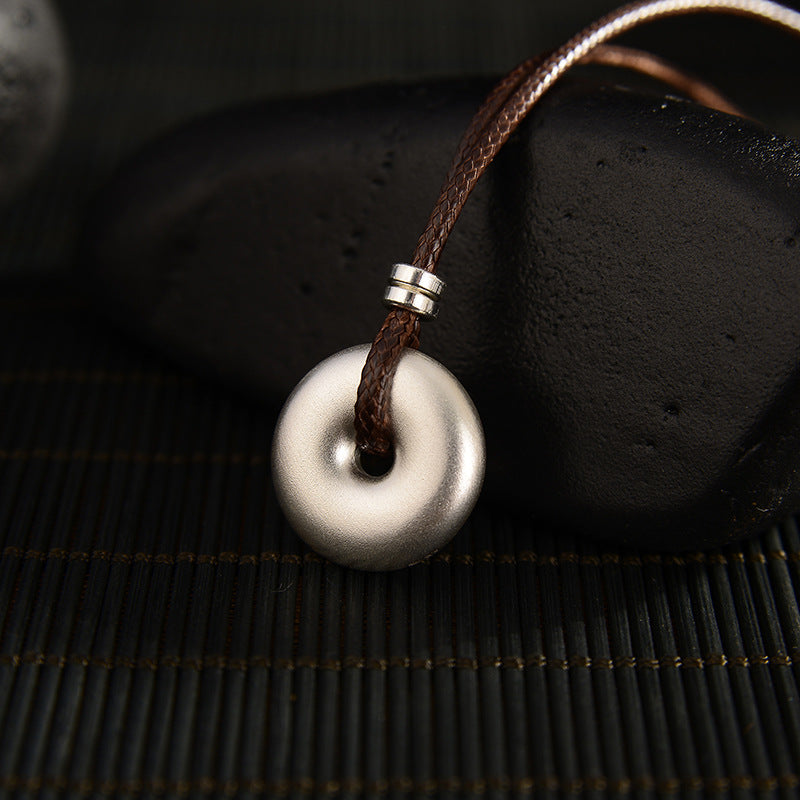 Collana con ciondolo con fibbia rotonda in argento sterling 999 con Buddha Stones e protezione per la pace