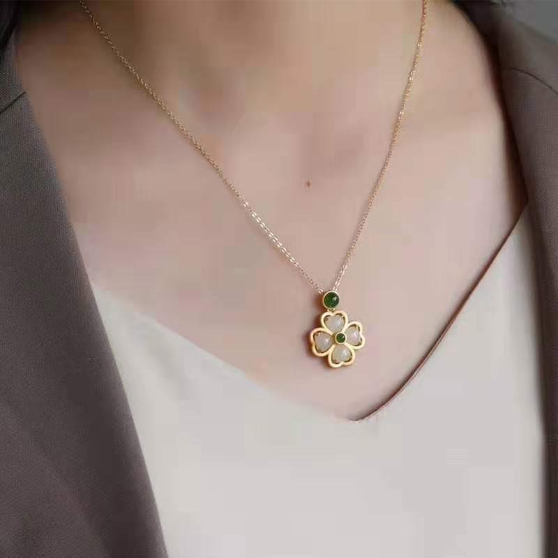Collana con ciondolo a forma di quadrifoglio fortunato in argento sterling 925 Buddha Stones, giada e prosperità