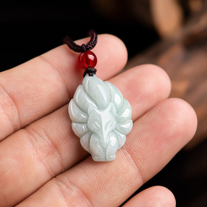 Buddha Stones Collana con ciondolo a forma di volpe a nove code in giada naturale e prosperità