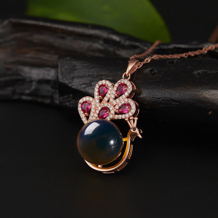 Collana con ciondolo e anello in ambra con pavone e amore e fortuna