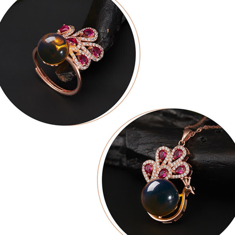 Collana con ciondolo e anello in ambra con pavone e amore e fortuna