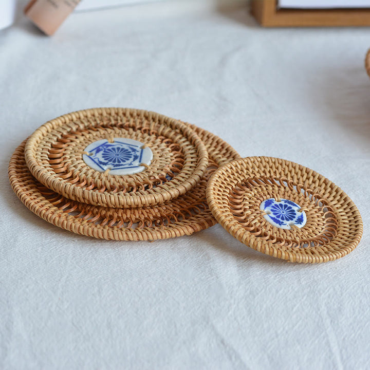 Sottobicchiere per tazza da tè in rattan con motivo floreale in ceramica