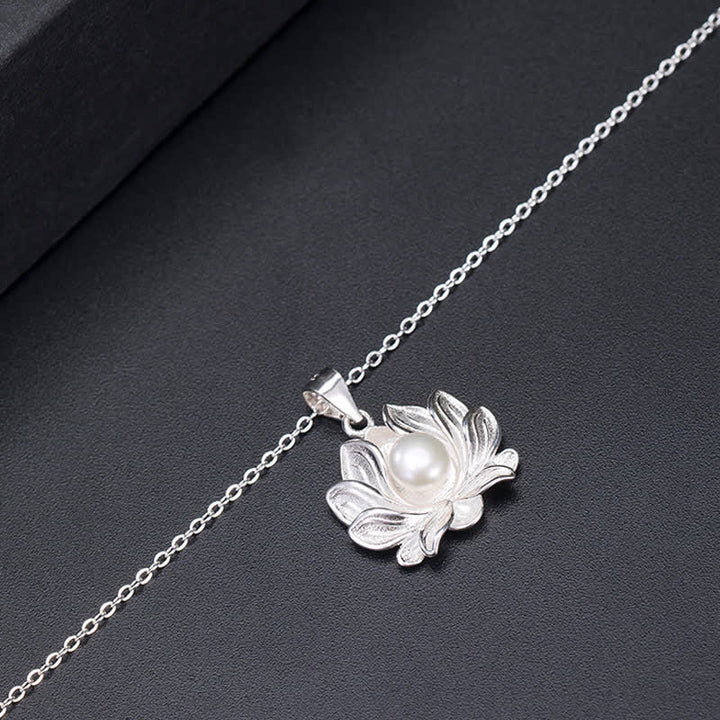 Collana con ciondolo a forma di fiore di loto in argento sterling 925 con Buddha Stones e perle - image 8