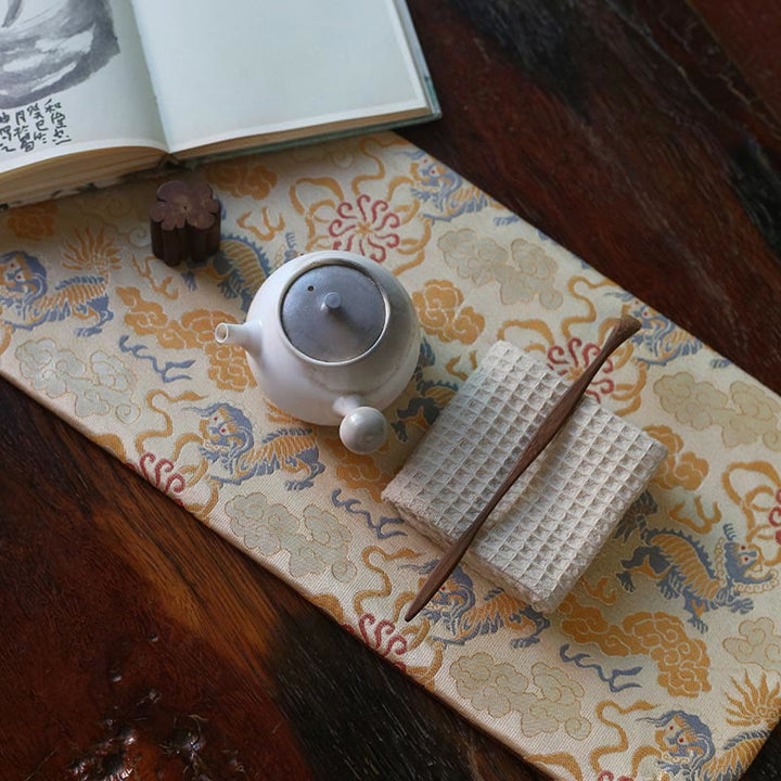 Elegante sottobicchiere per tazza da tè con motivo broccato floreale