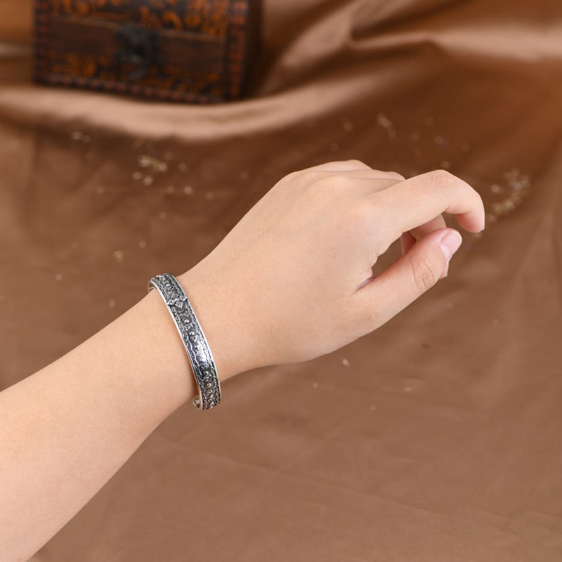 Bracciale rigido con Buddha Stones in argento sterling 925 Om Mani Padme Hum con doppio Dorje inciso e saggezza