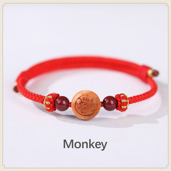 Braccialetto della ricchezza in cinabro intagliato con carattere dello zodiaco cinese Fu in legno di pesca naturale Buddha Stones